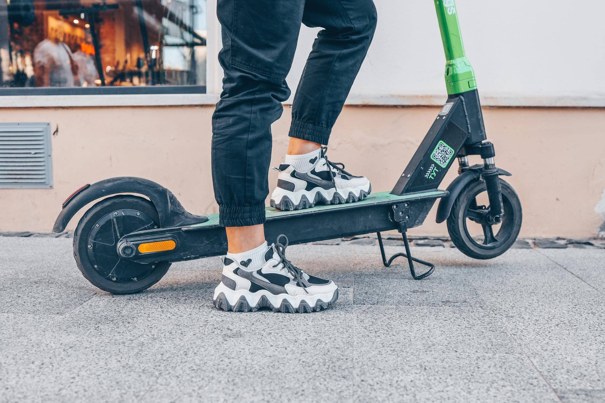 Hulajnoga elektryczna Kukirin M5 Pro jako sposób na wygodne miejskie podróże