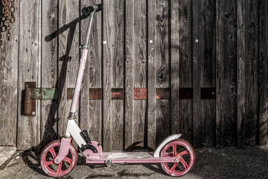Hulajnoga elektryczna Segway Kickscooter F65i jako nowy sposób na miejskie podróże